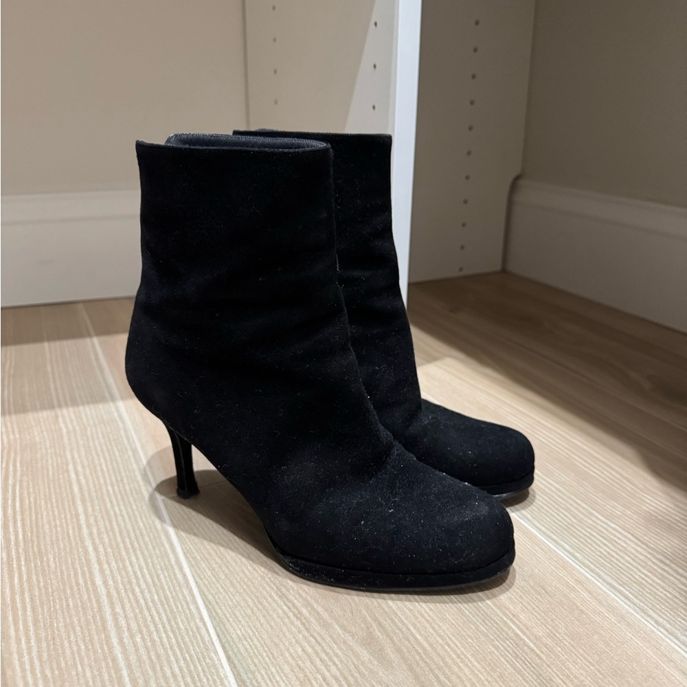 Elegant Stuart Weitzman Black Suede 3.5“ Heeled Ankle Boots